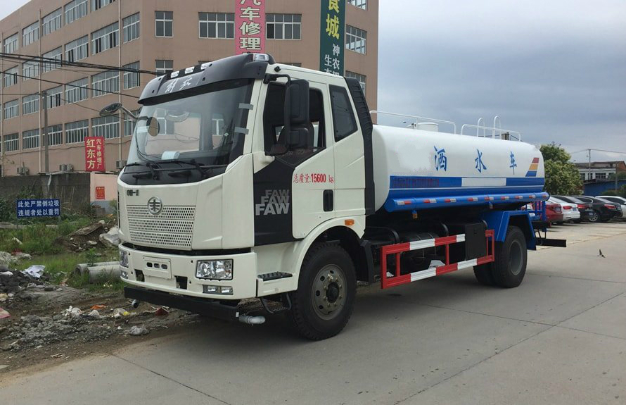 解放J6 12吨洒水车