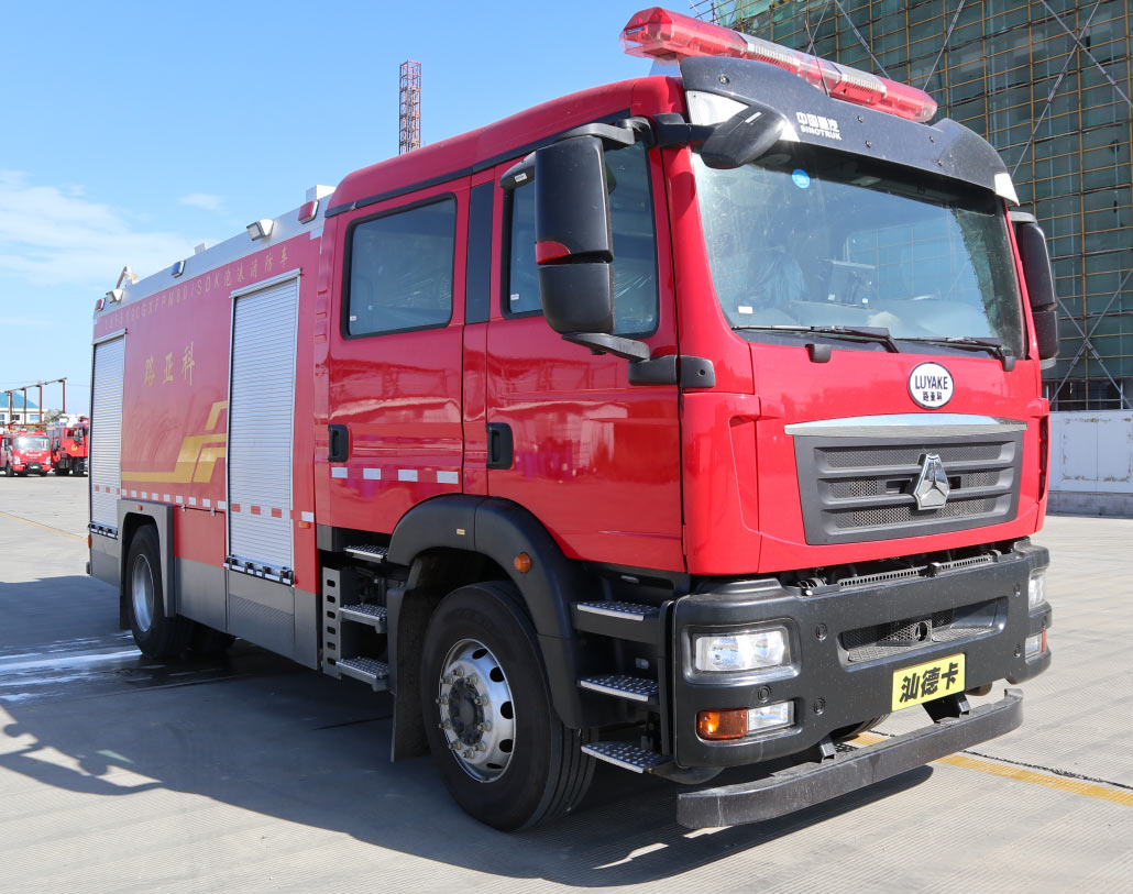 路亚科牌LXF5190GXFPM80/SDK泡沫消防车