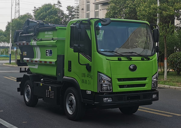 宇通牌YTZ5045ZZZD0BEV纯电动自装卸式垃圾车