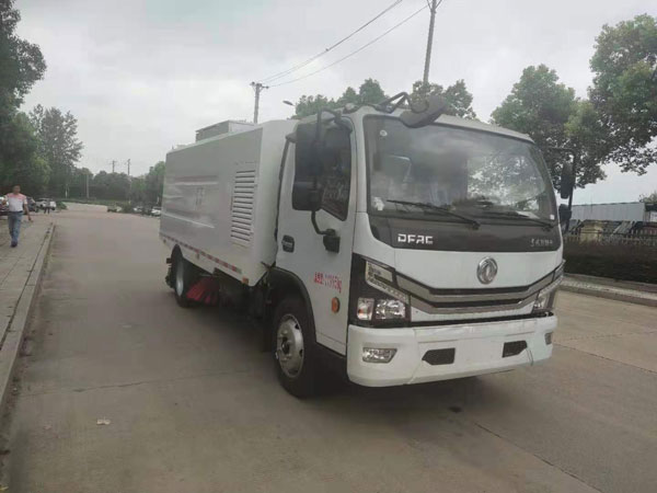 龙星汇牌HLV5120TXCEQ6吸尘车